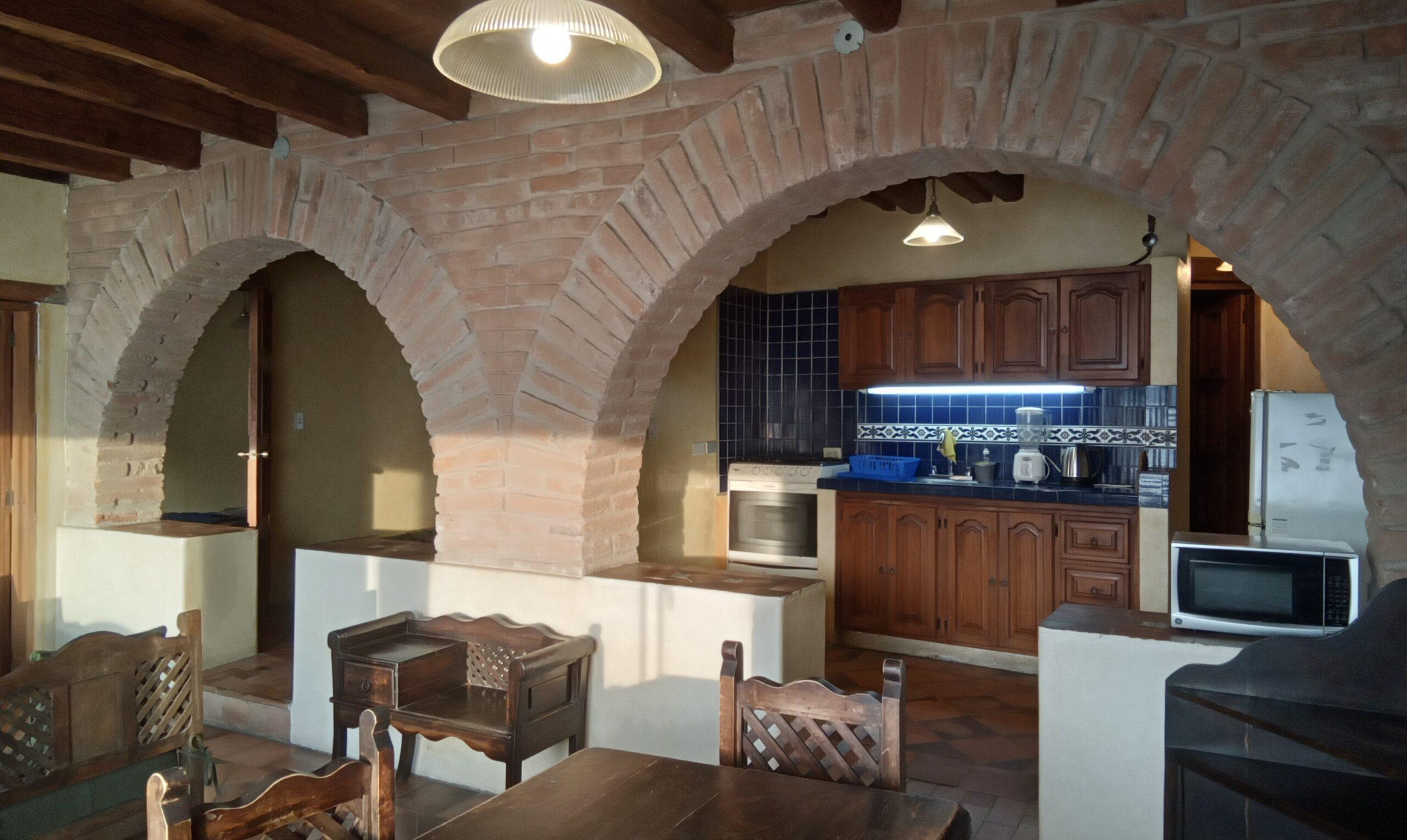 23. Kitchen w arches